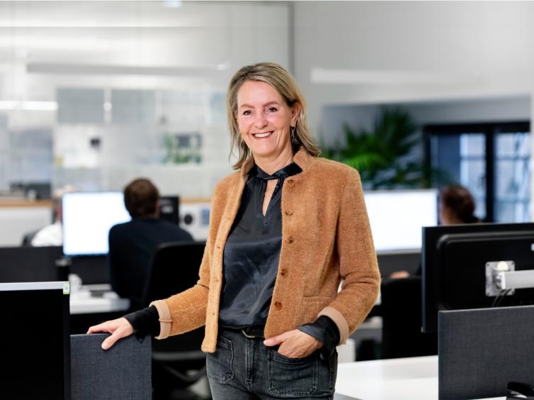 Portrait foto van Ciska assetsmanager vastgoed gemeente Haarlem